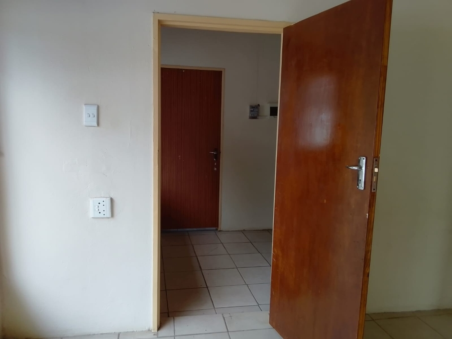 To Let 1 Bedroom Property for Rent in Oos Einde North West